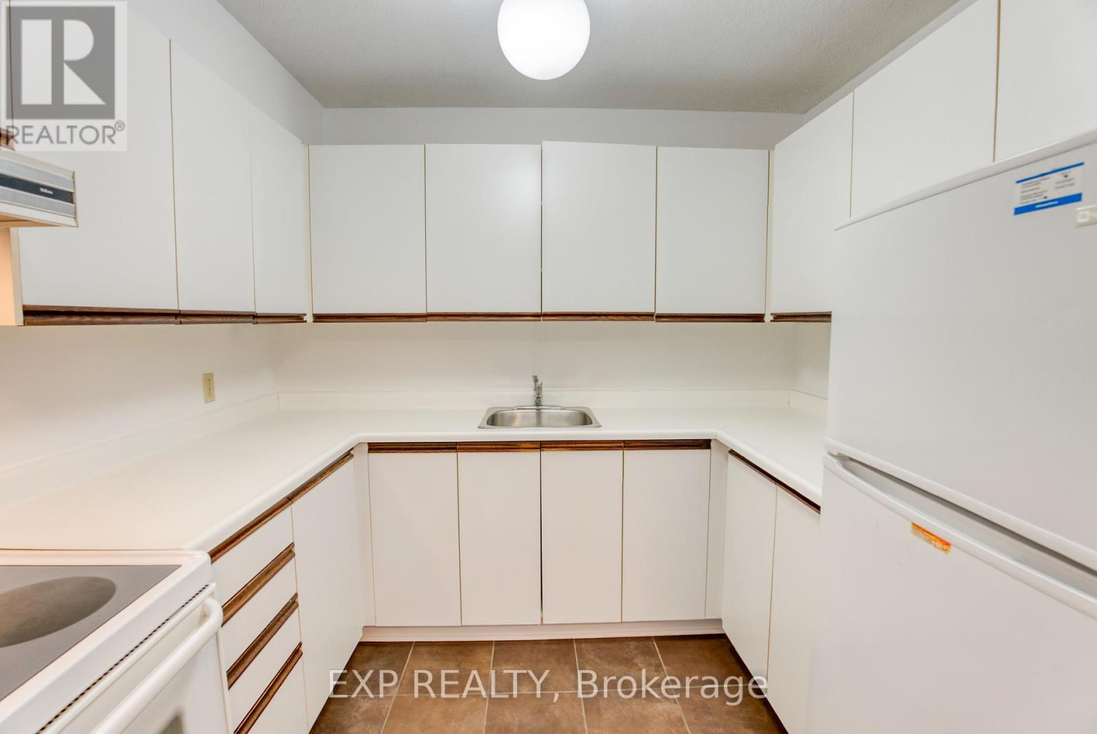 204 - 475 Laurier Avenue W
