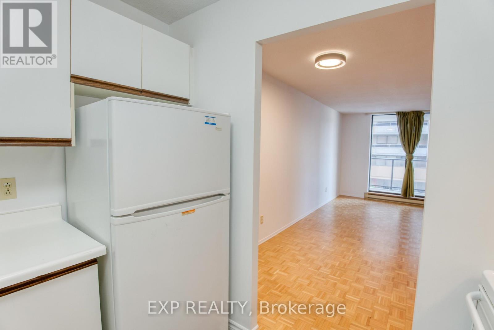 204 - 475 Laurier Avenue W
