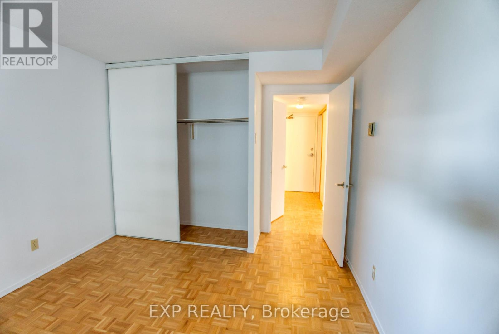 204 - 475 Laurier Avenue W