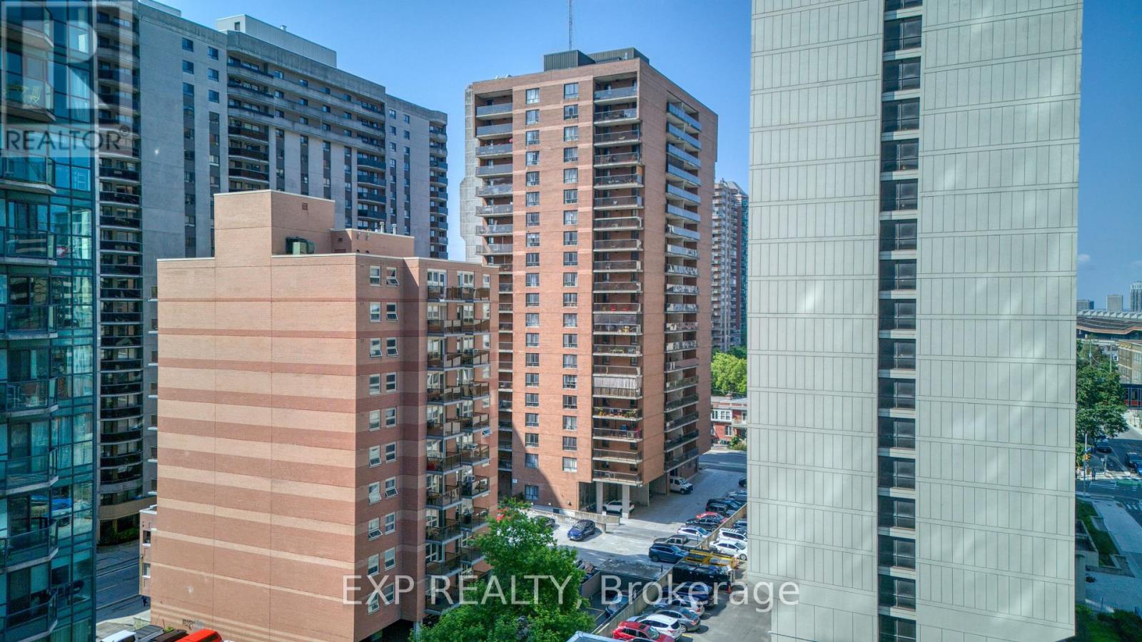 204 - 475 Laurier Avenue W