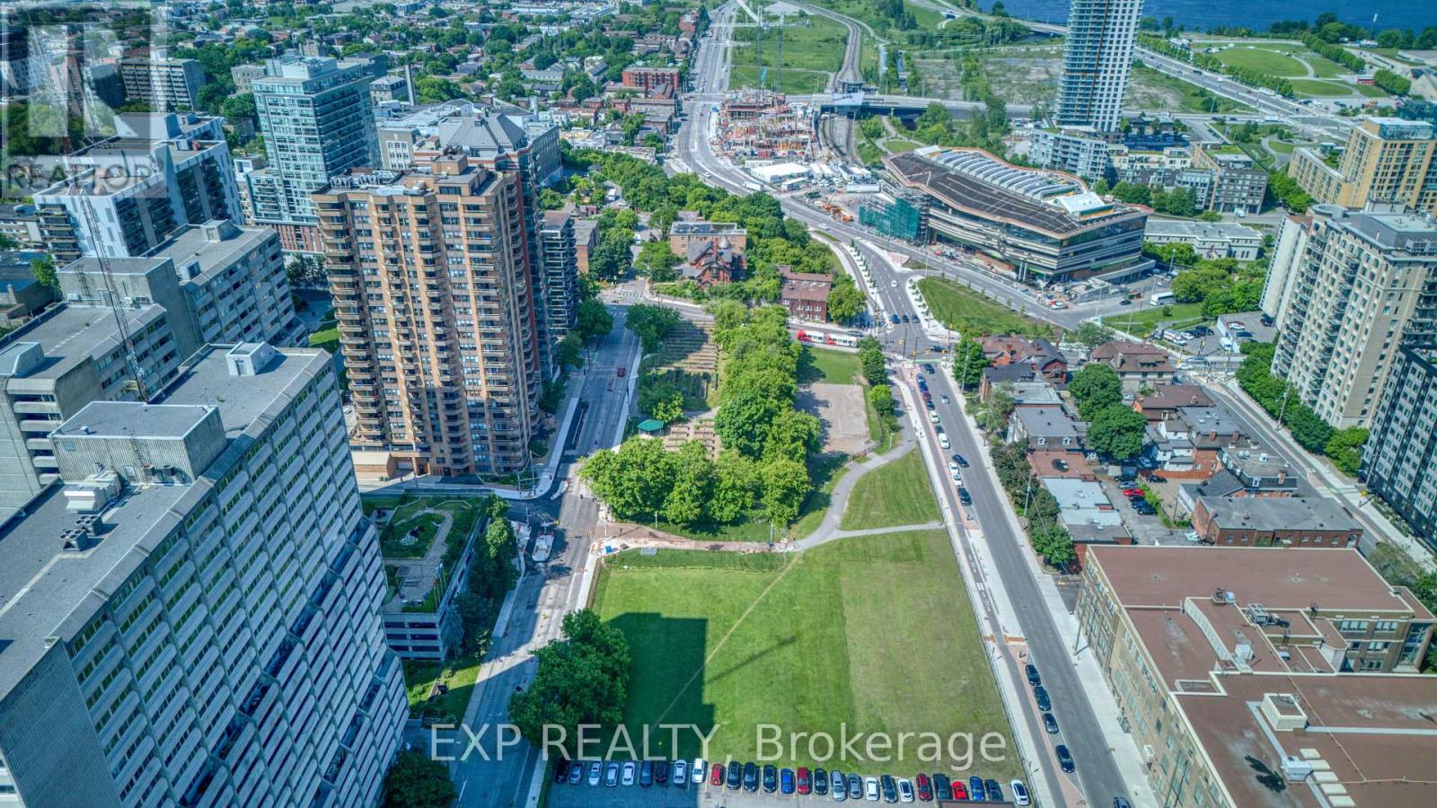 204 - 475 Laurier Avenue W