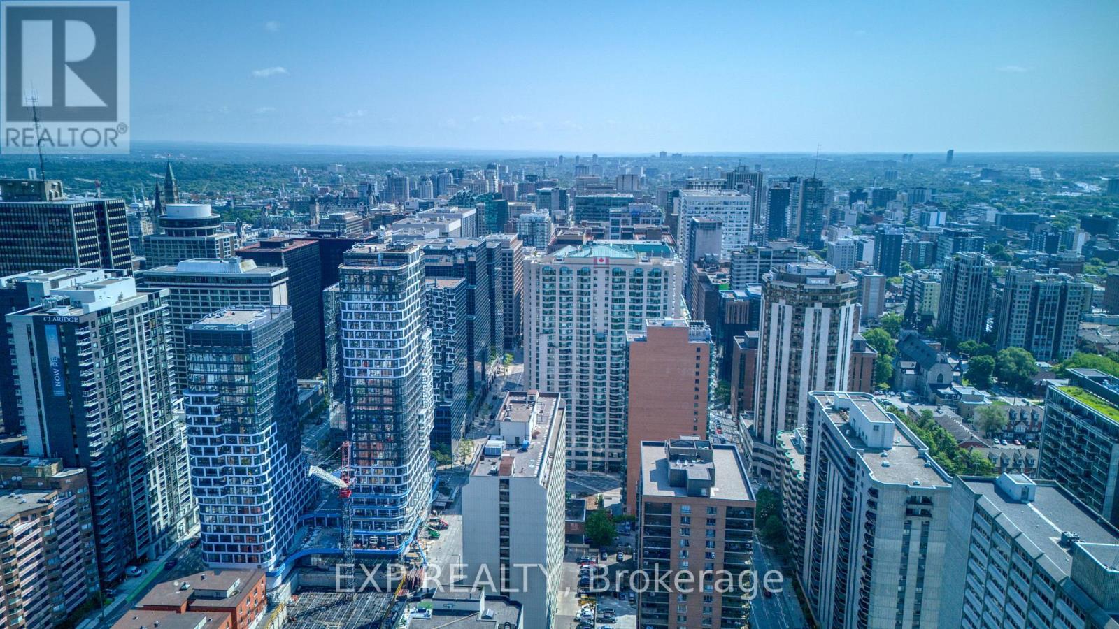 204 - 475 Laurier Avenue W