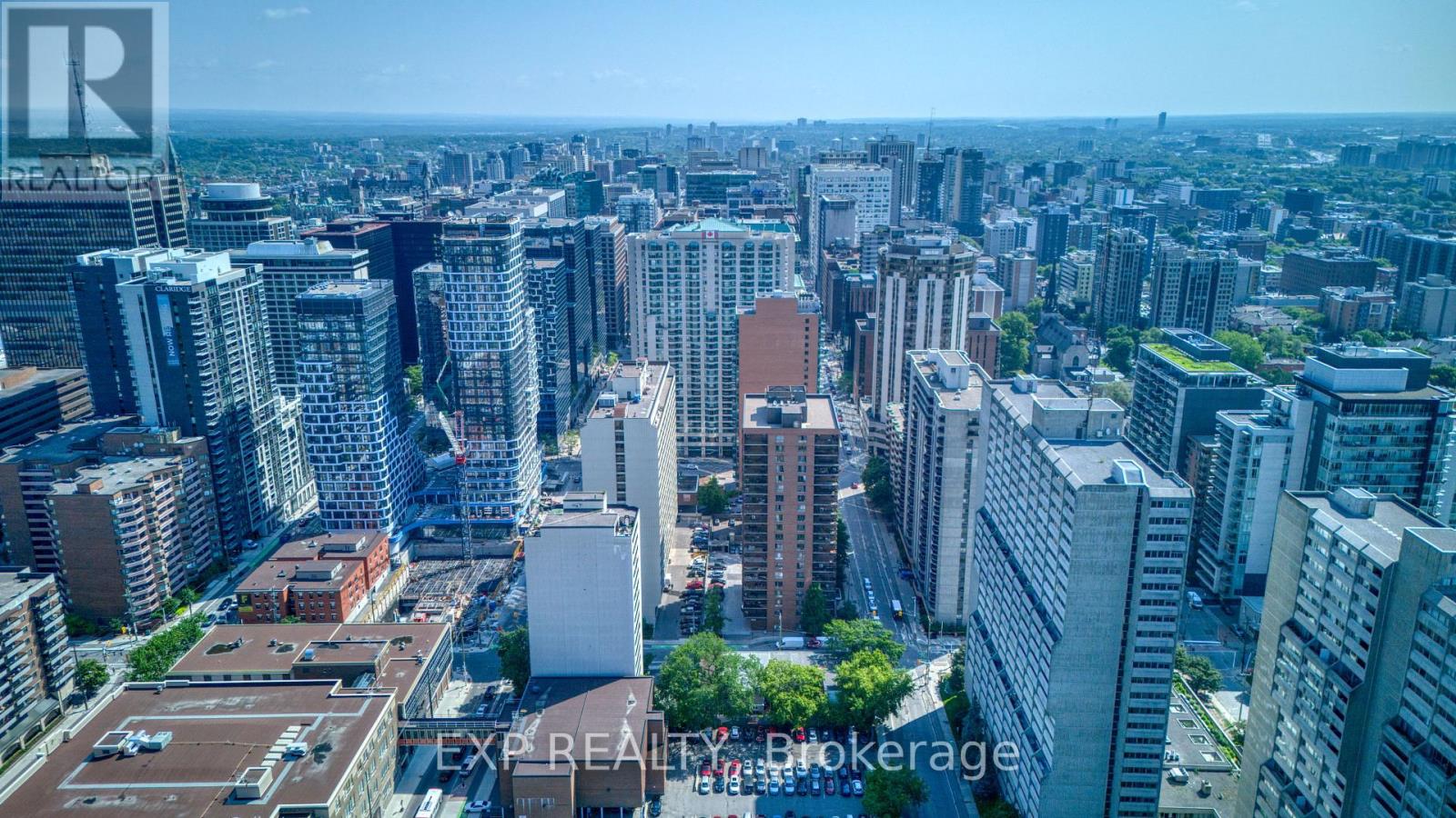 204 - 475 Laurier Avenue W