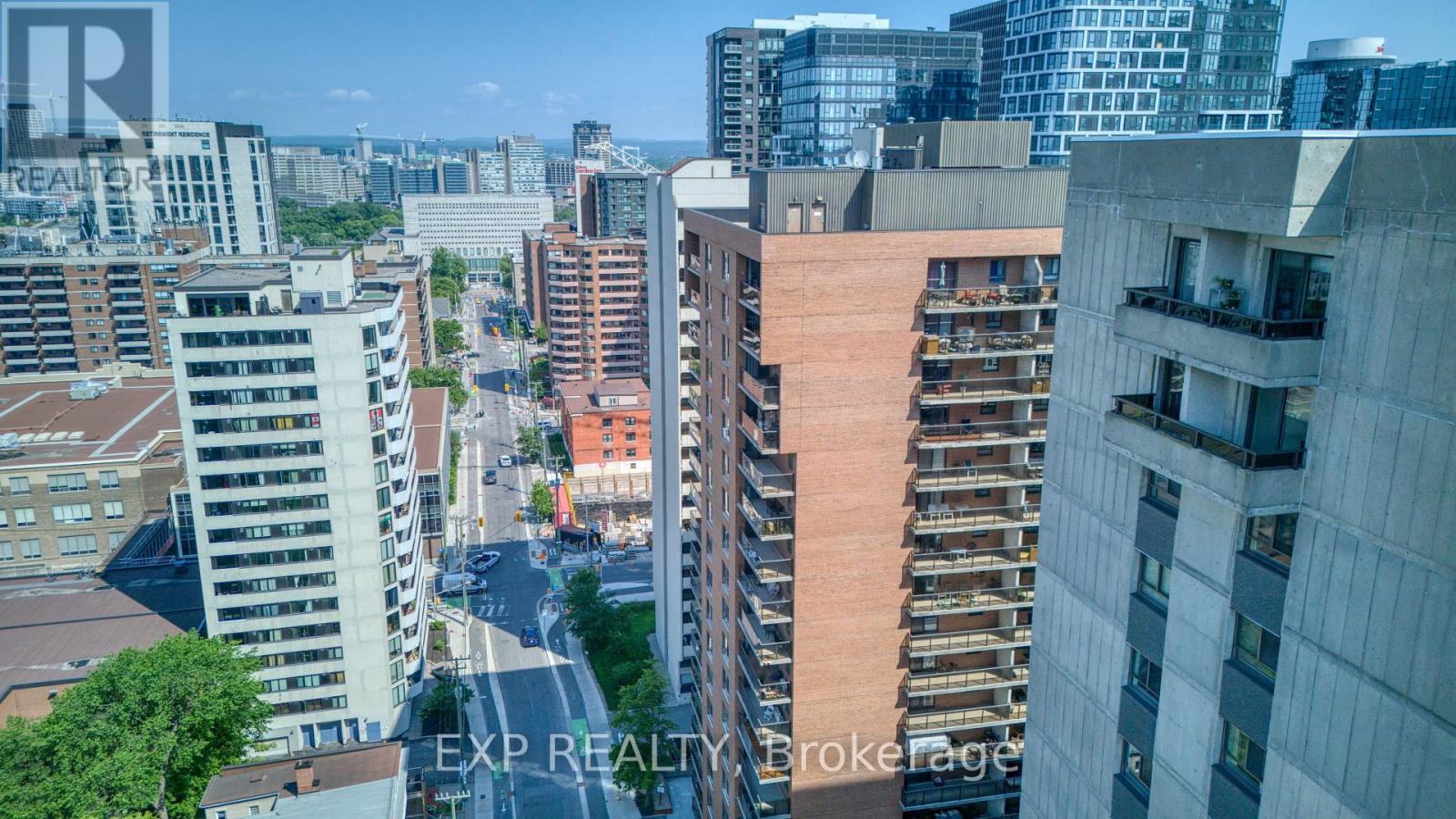 204 - 475 Laurier Avenue W