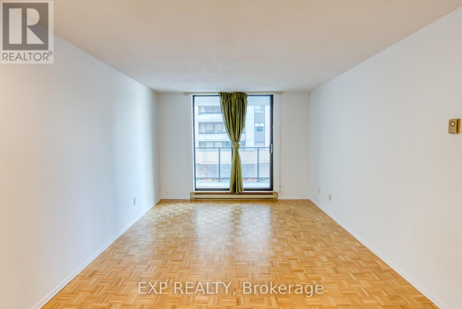 204 - 475 Laurier Avenue W