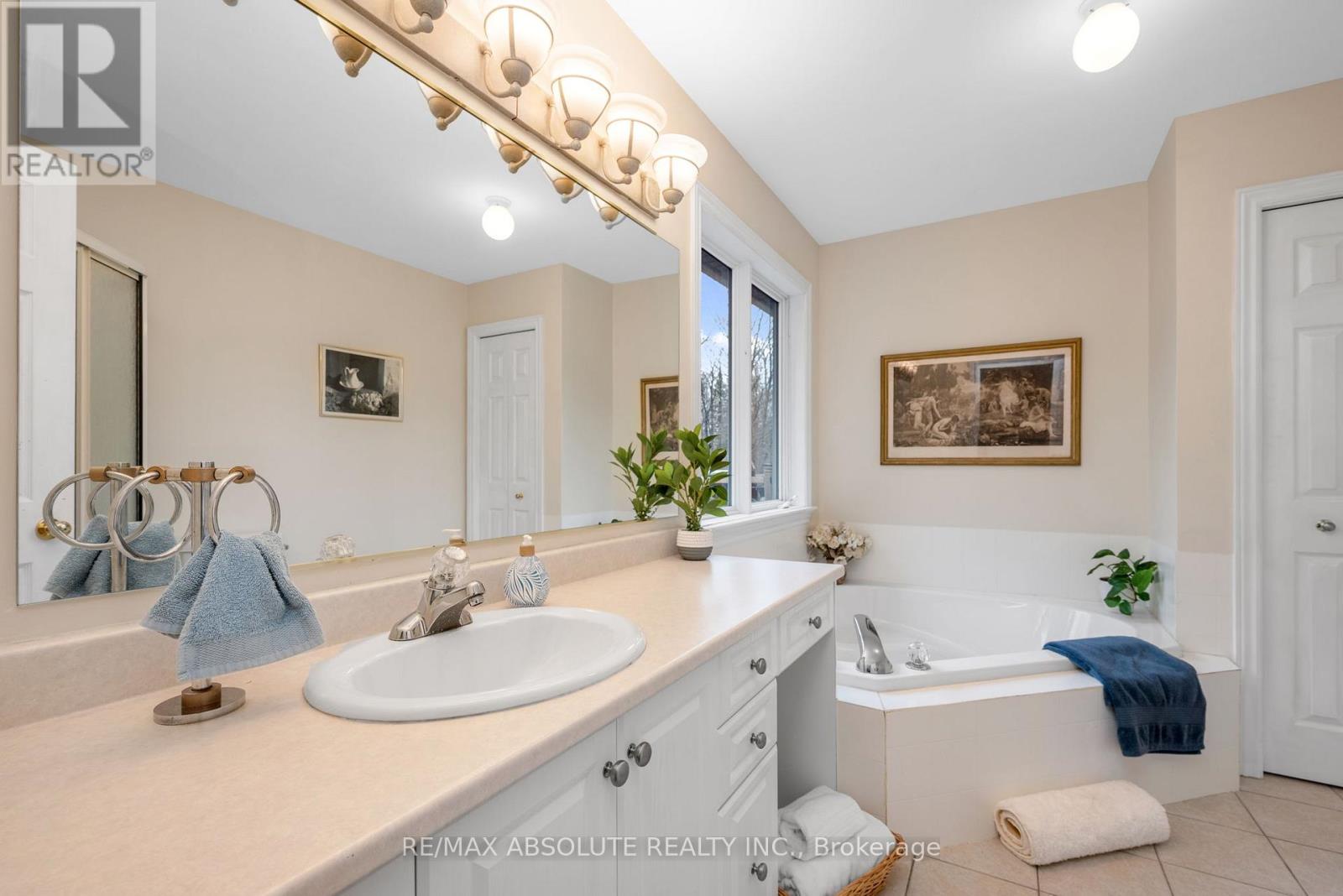 1601 Shauna Crescent