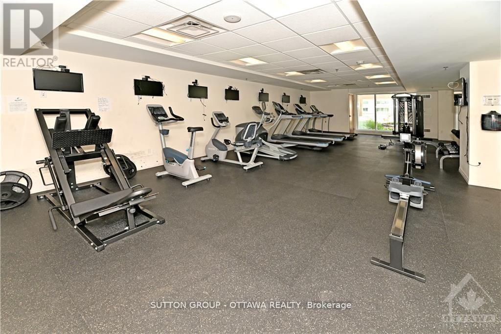 706 - 242 Rideau Street