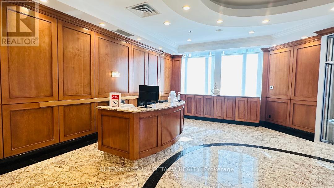 706 - 242 Rideau Street