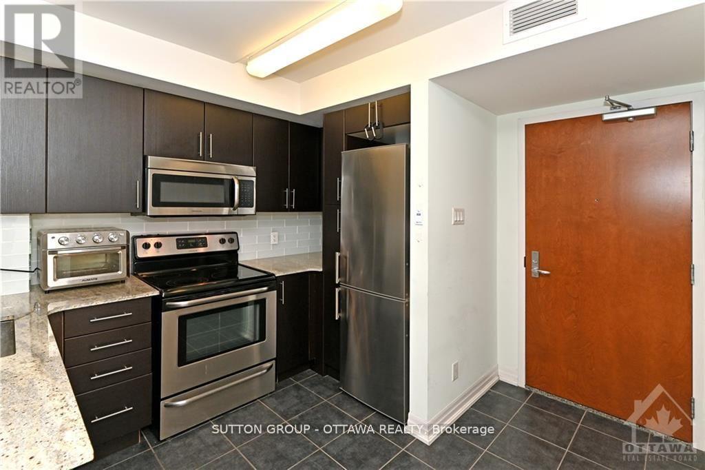 706 - 242 Rideau Street