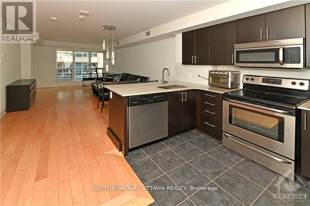 706 - 242 Rideau Street