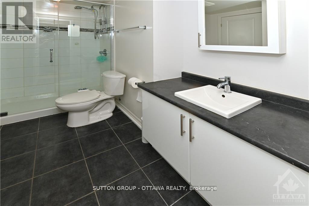 706 - 242 Rideau Street