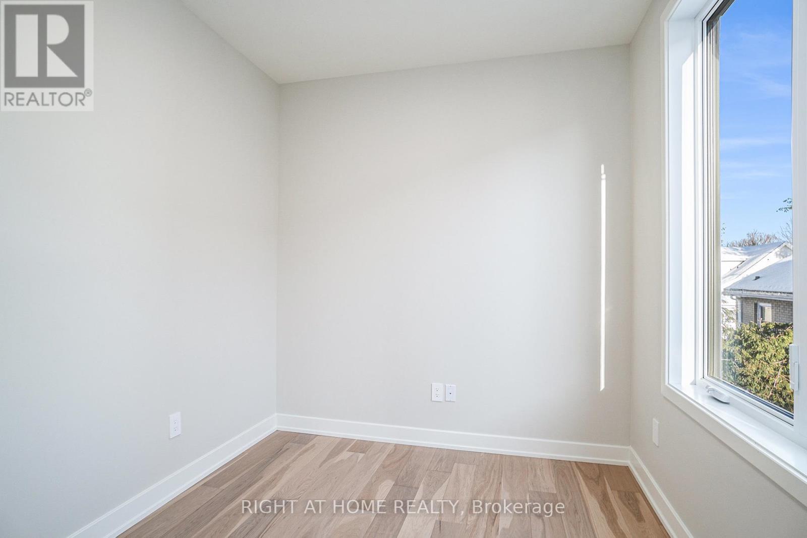 581 Codd's Road N