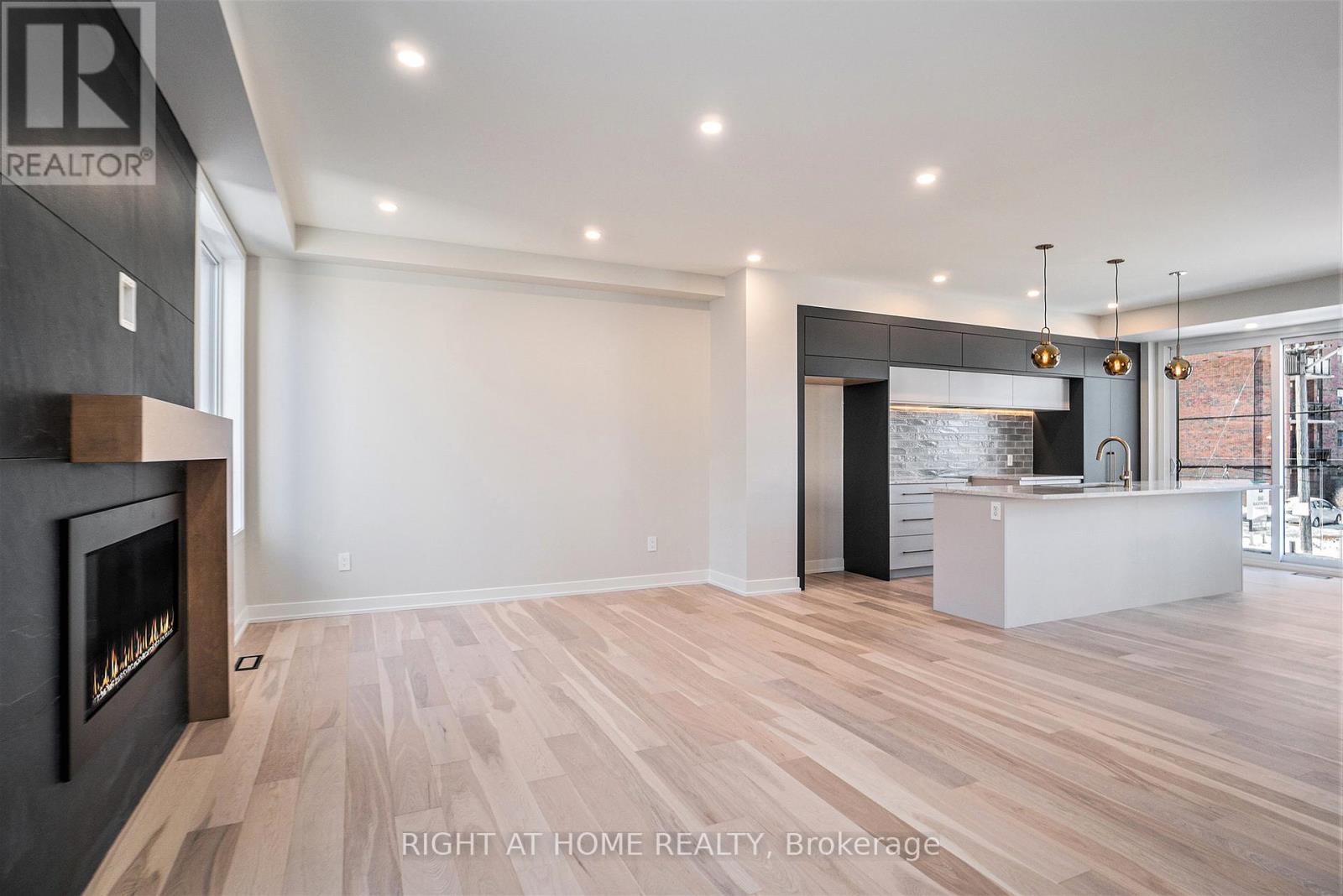 581 Codd's Road N