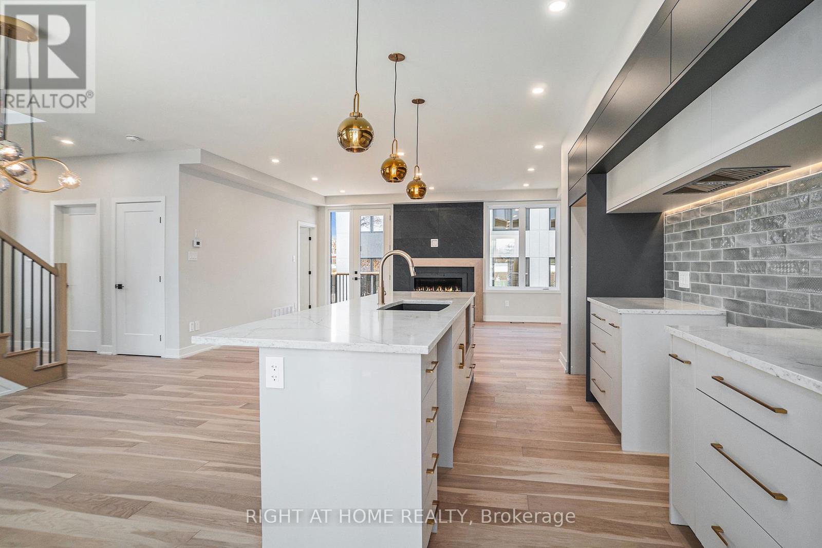 581 Codd's Road N