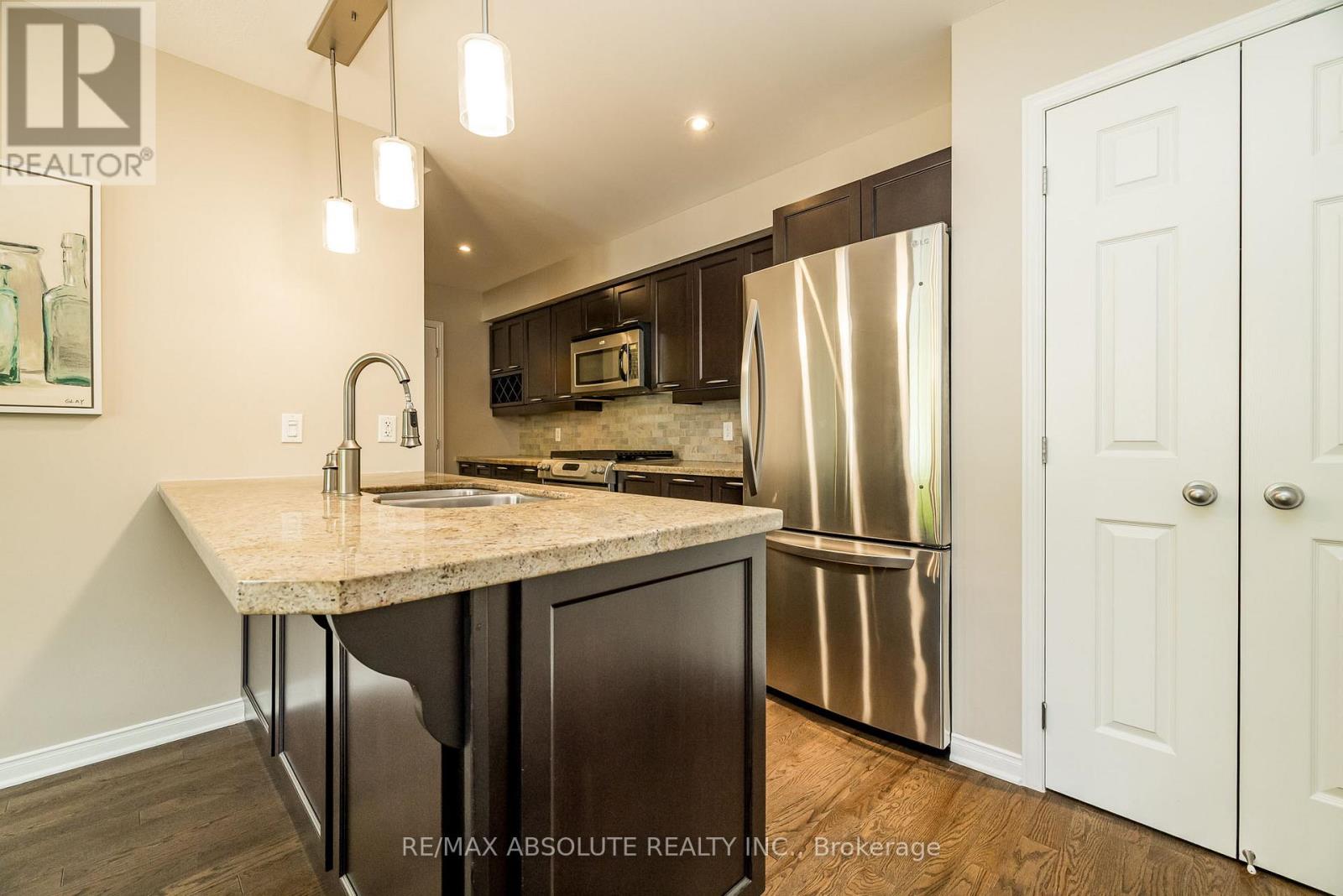 400 Evenwood Private