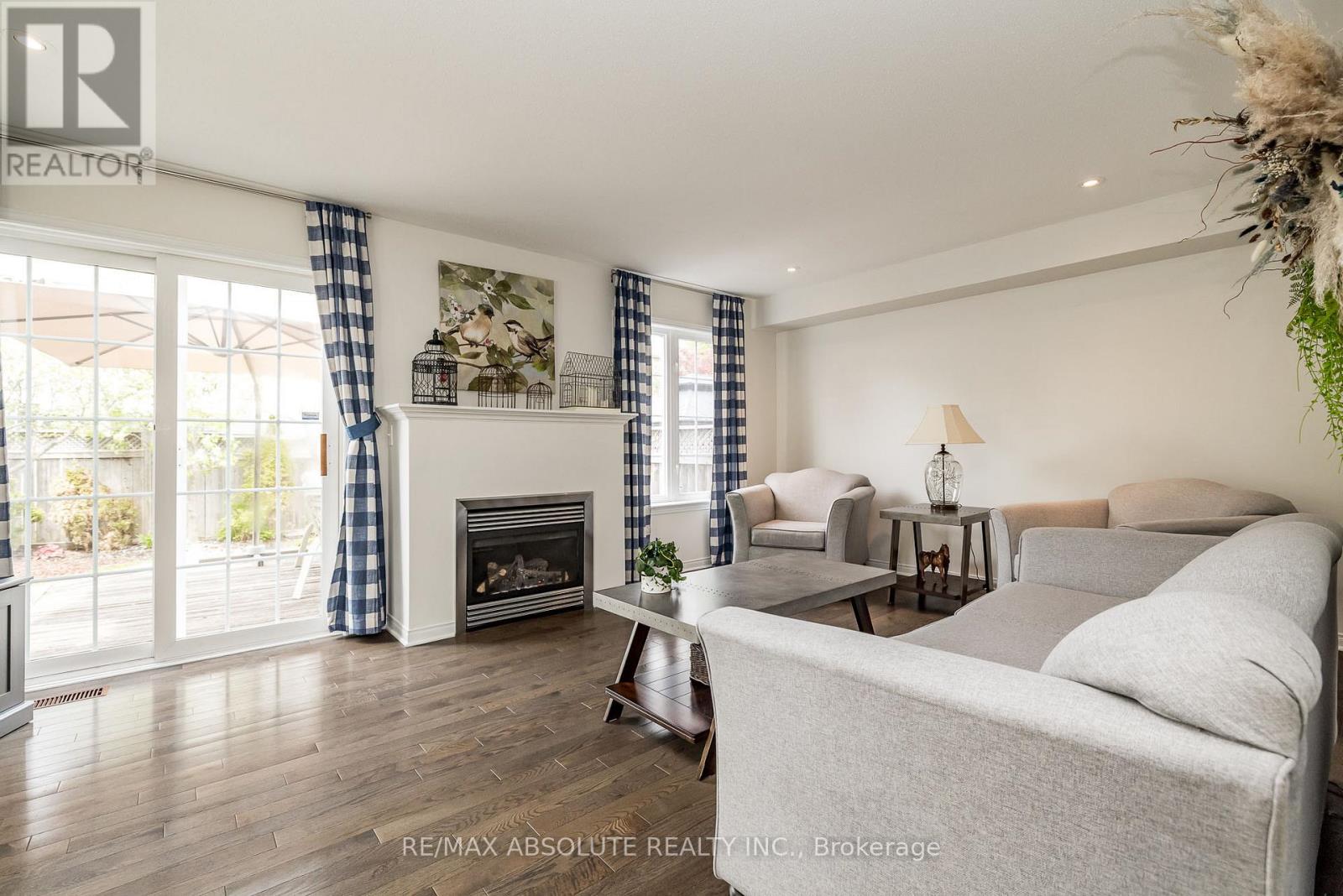 400 Evenwood Private