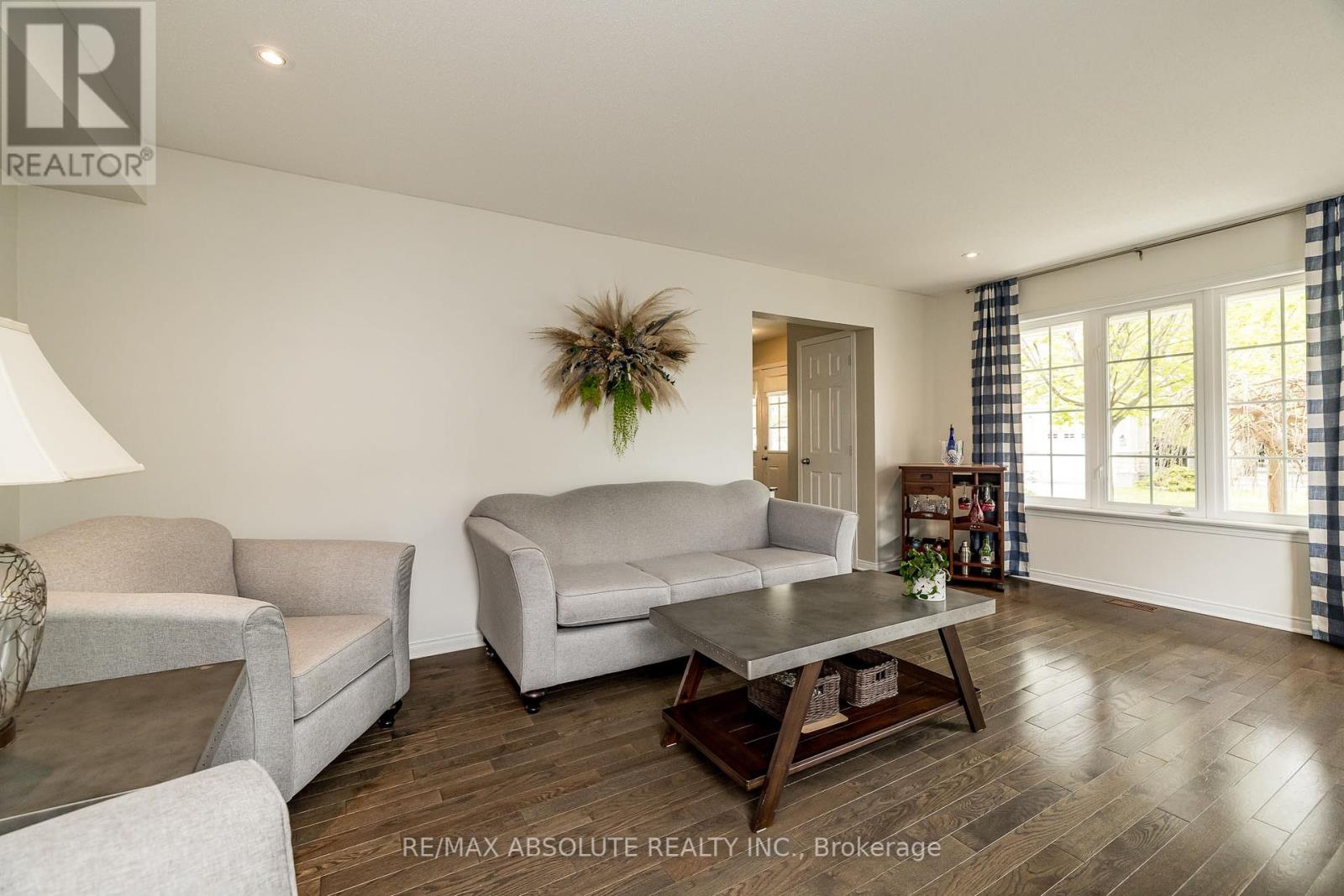 400 Evenwood Private