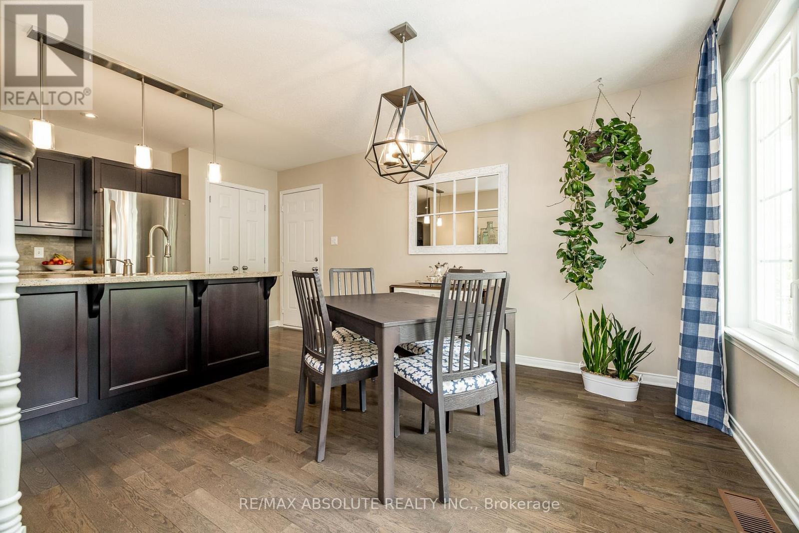 400 Evenwood Private