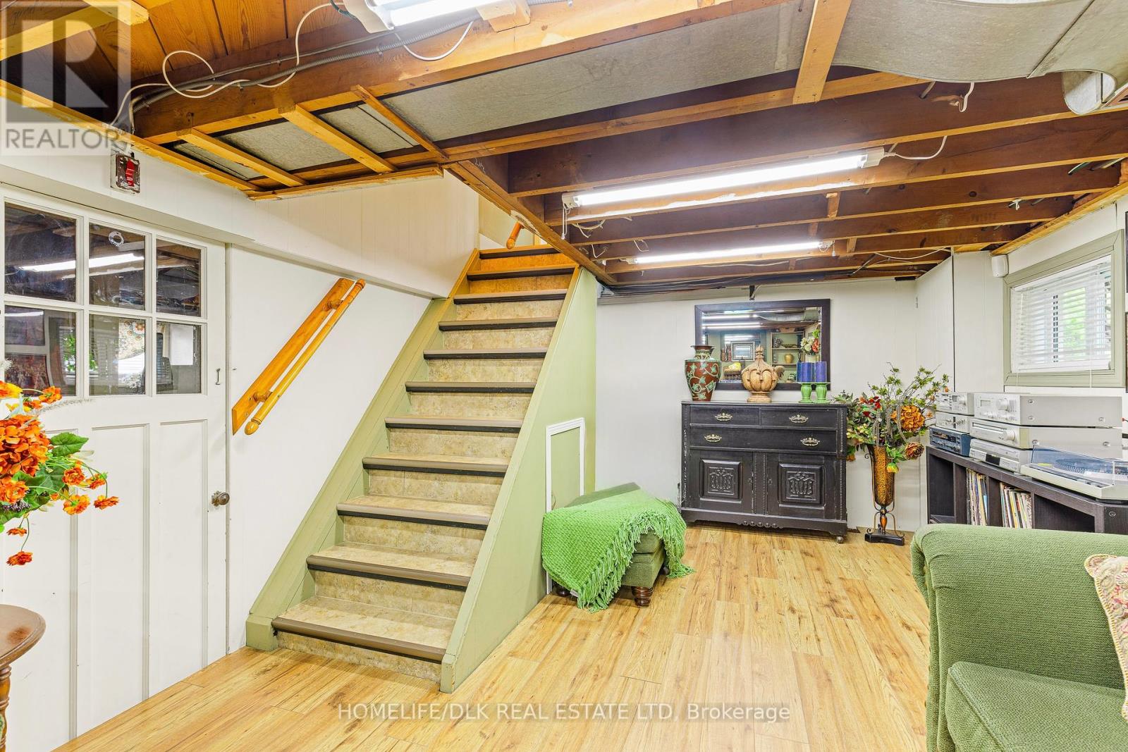 313 Pearl Street W