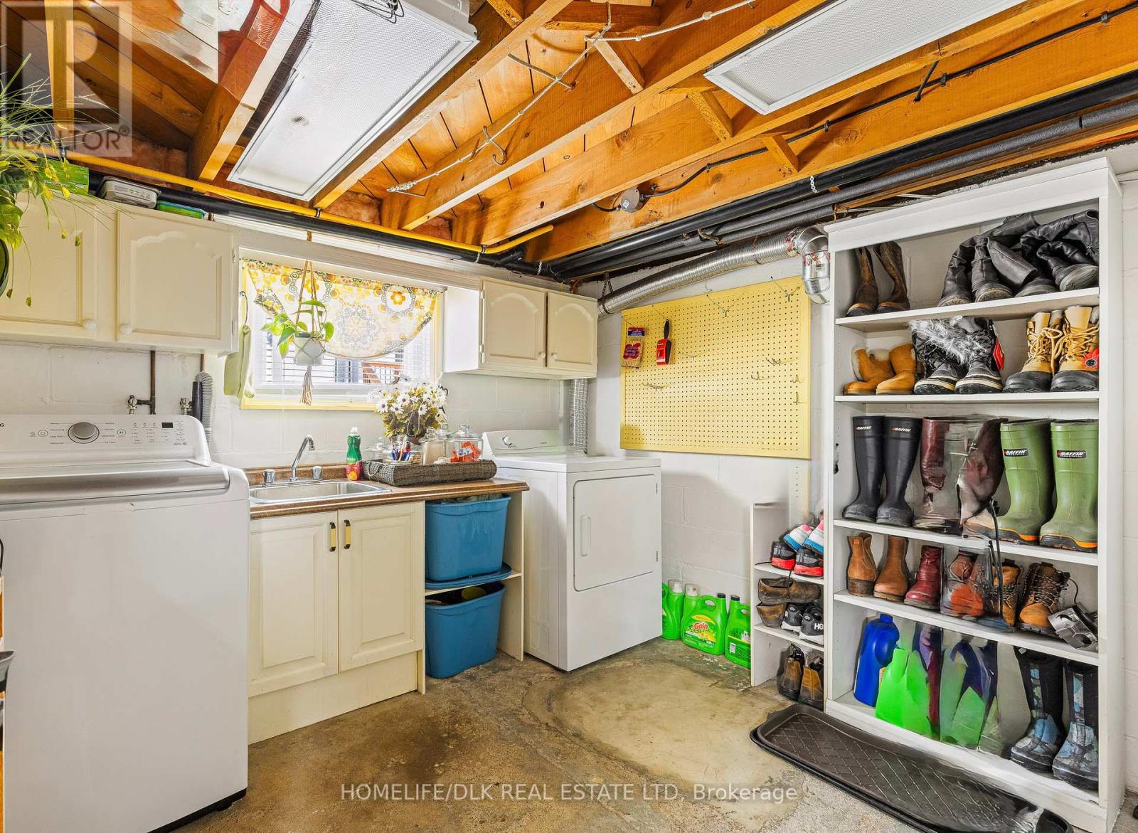 313 Pearl Street W