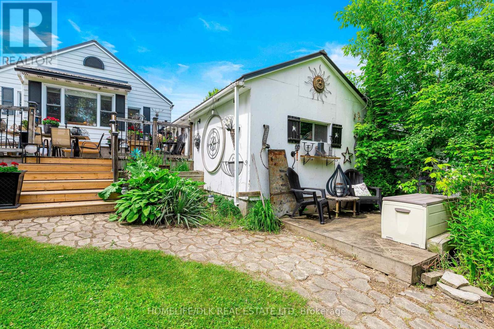 313 Pearl Street W