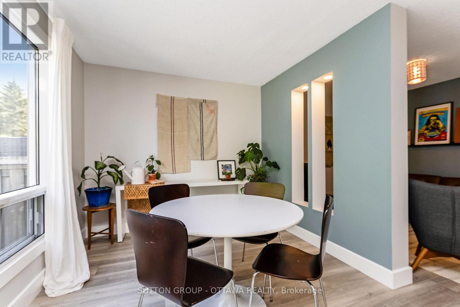 237 Teal Crescent