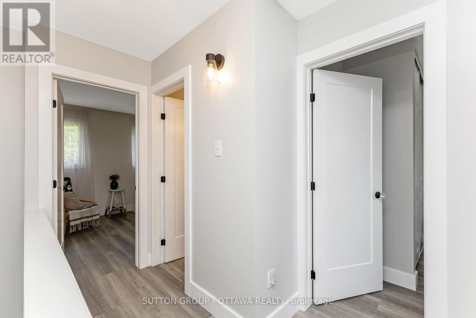 237 Teal Crescent