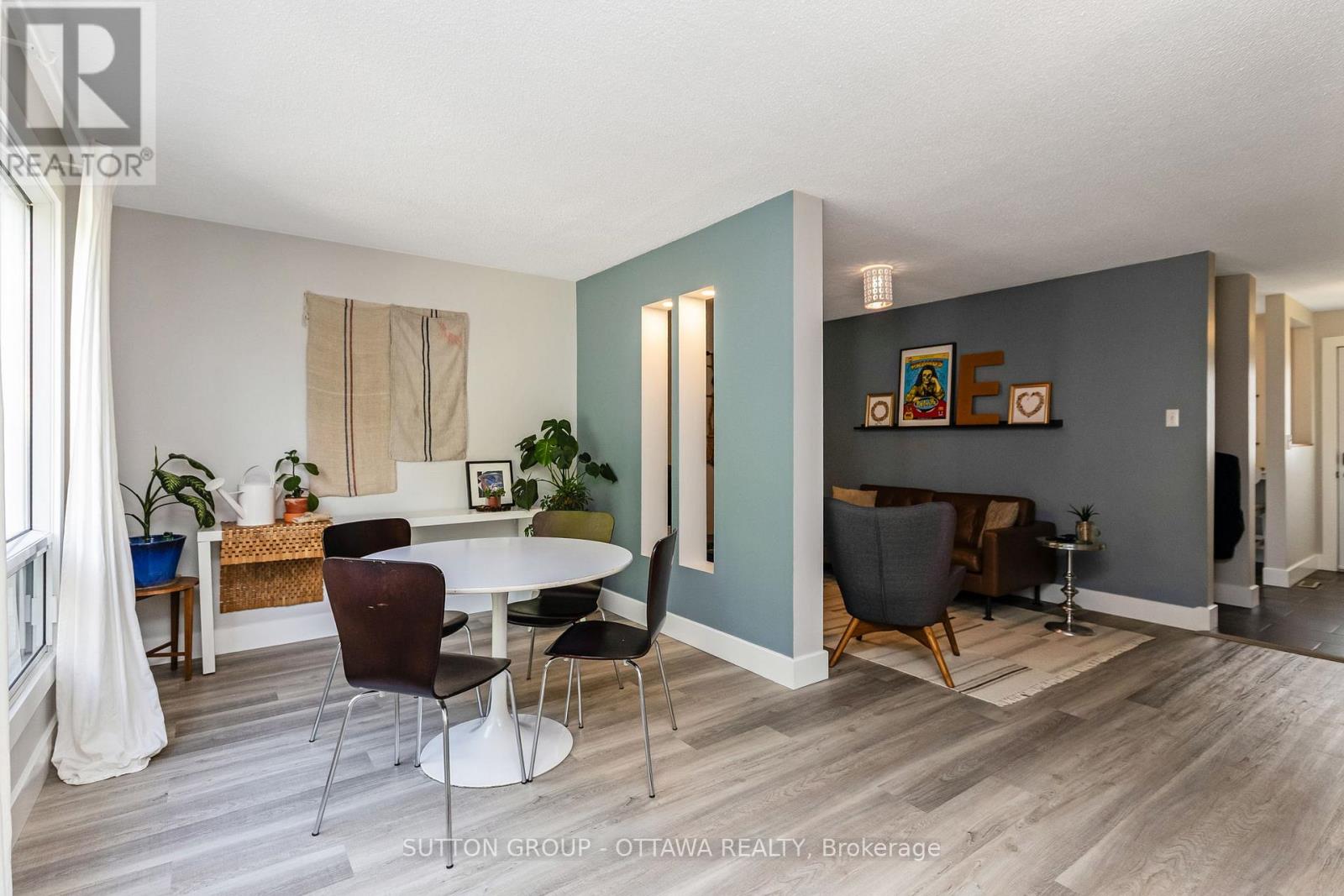237 Teal Crescent
