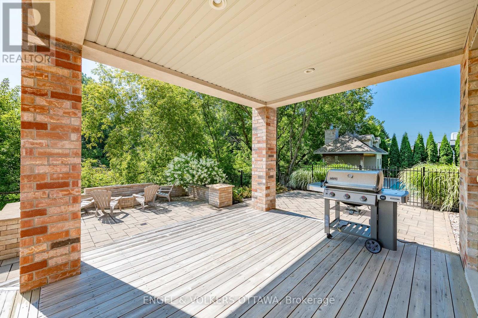 110 Gray Willow Place