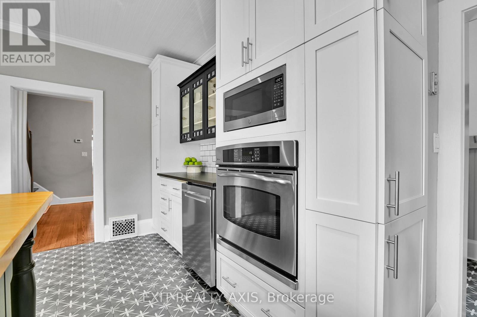 208 Clothier Street E