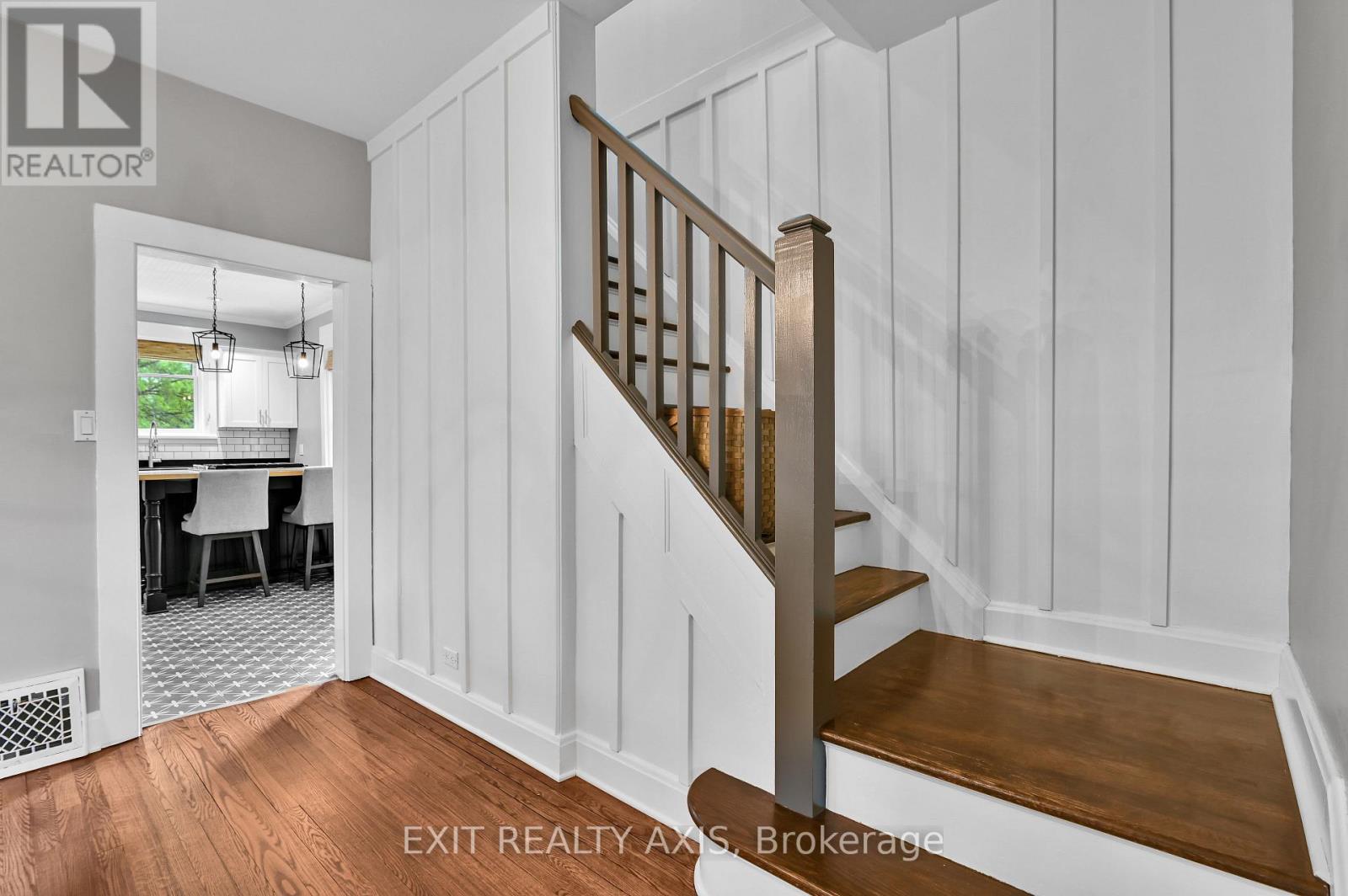 208 Clothier Street E