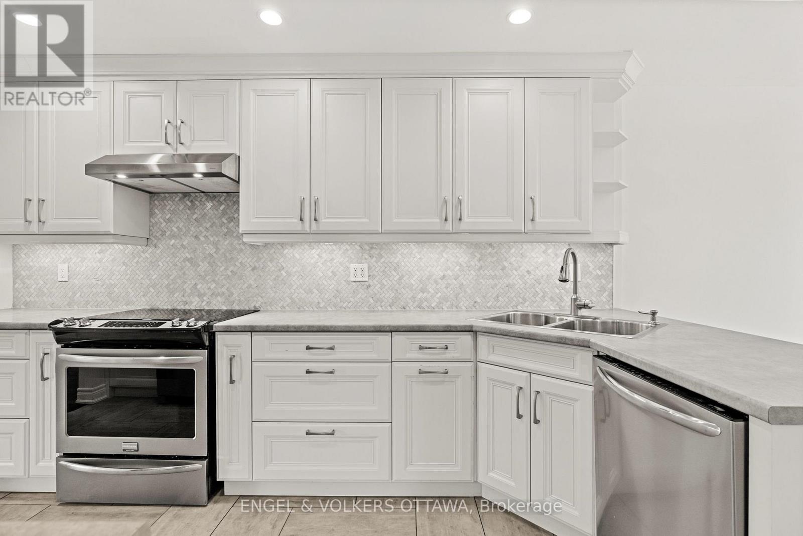 20 Assiniboine Drive