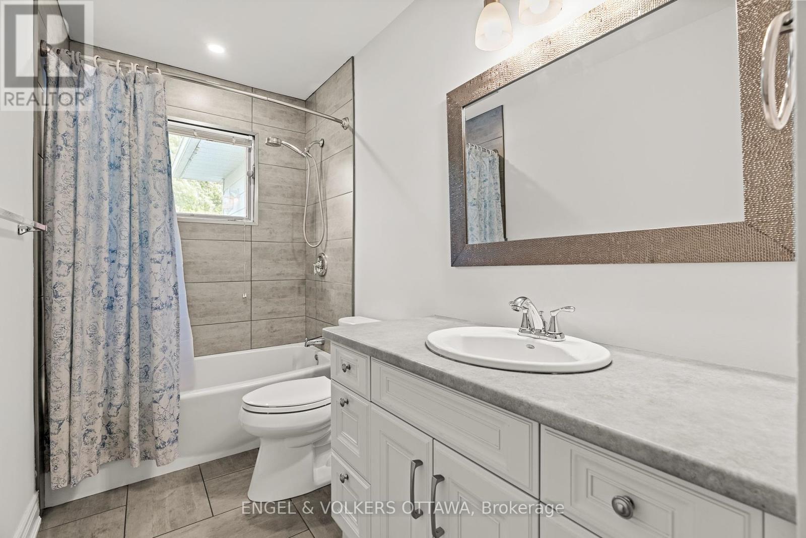20 Assiniboine Drive