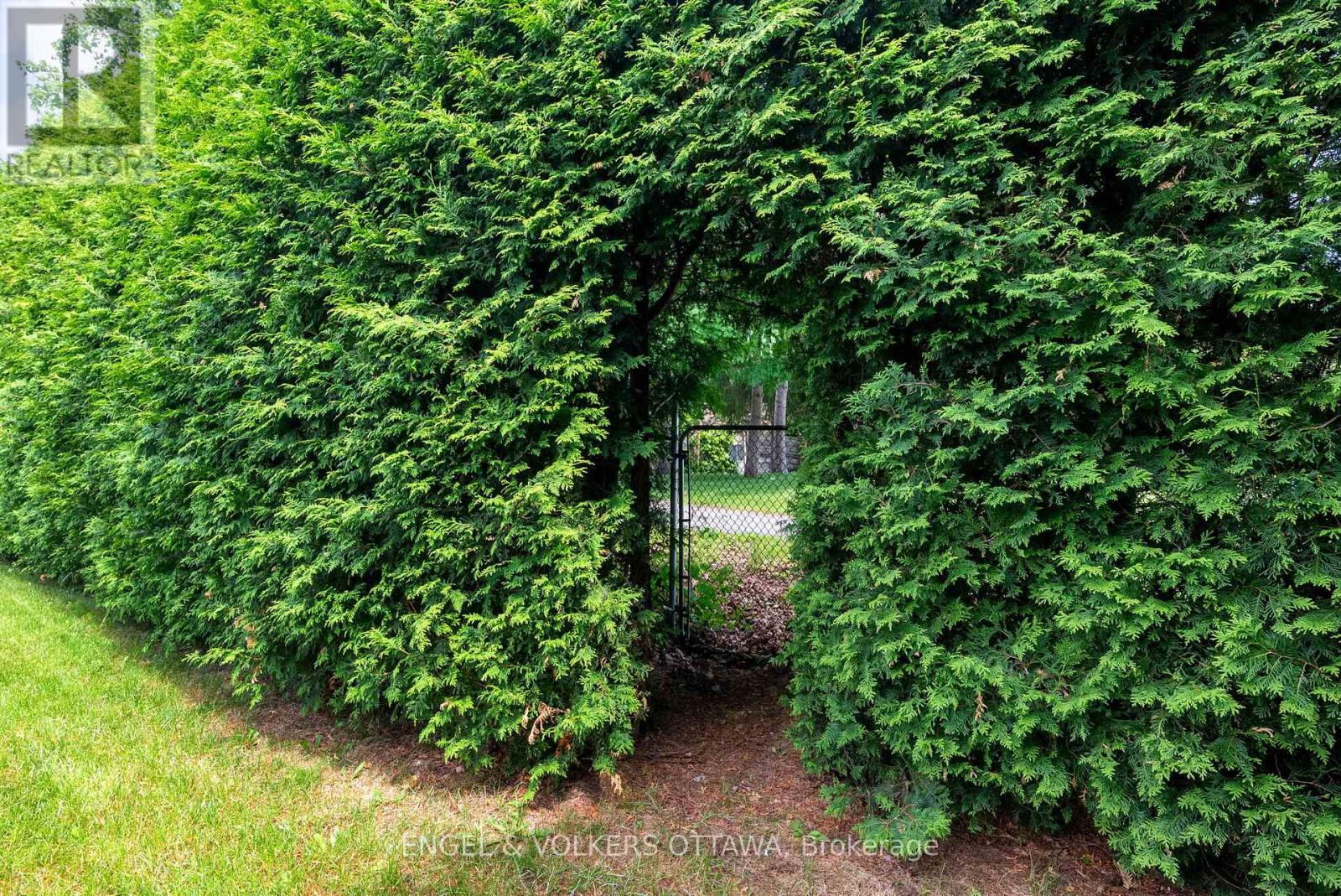 20 Assiniboine Drive