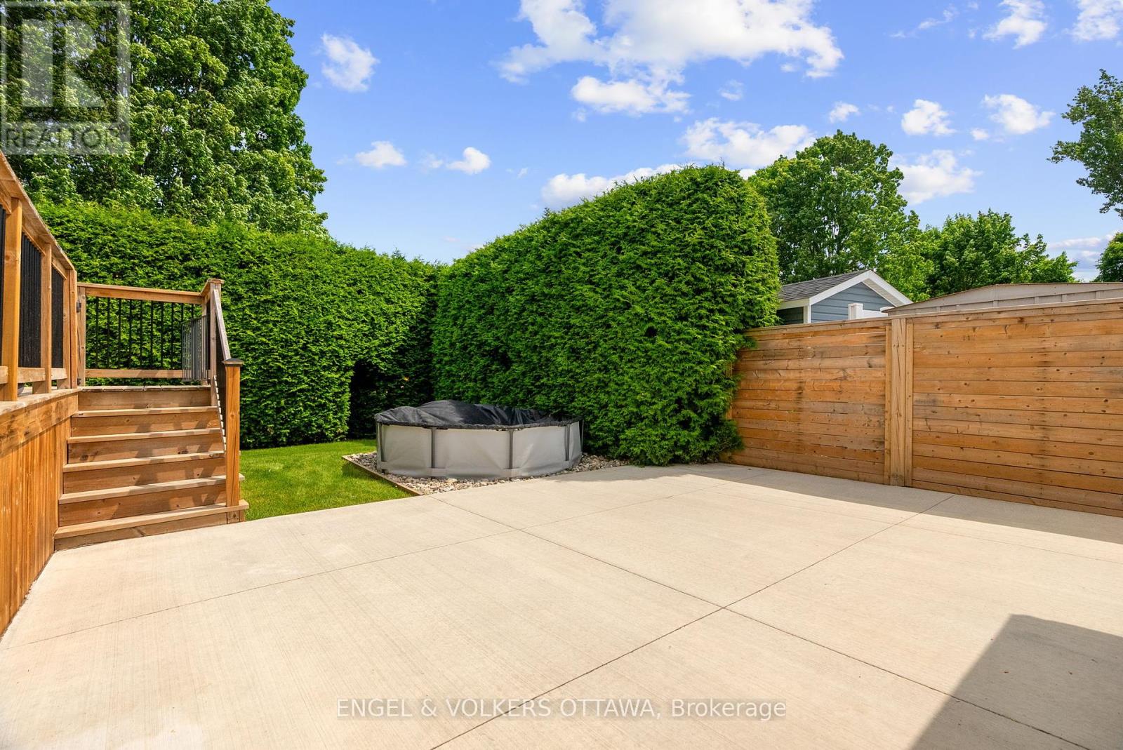 20 Assiniboine Drive
