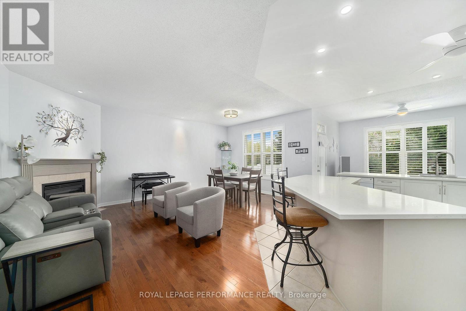 650 Country Trail Private