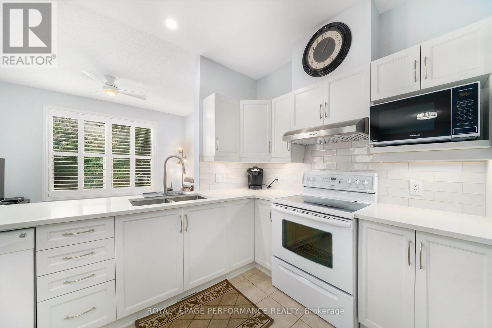 650 Country Trail Private