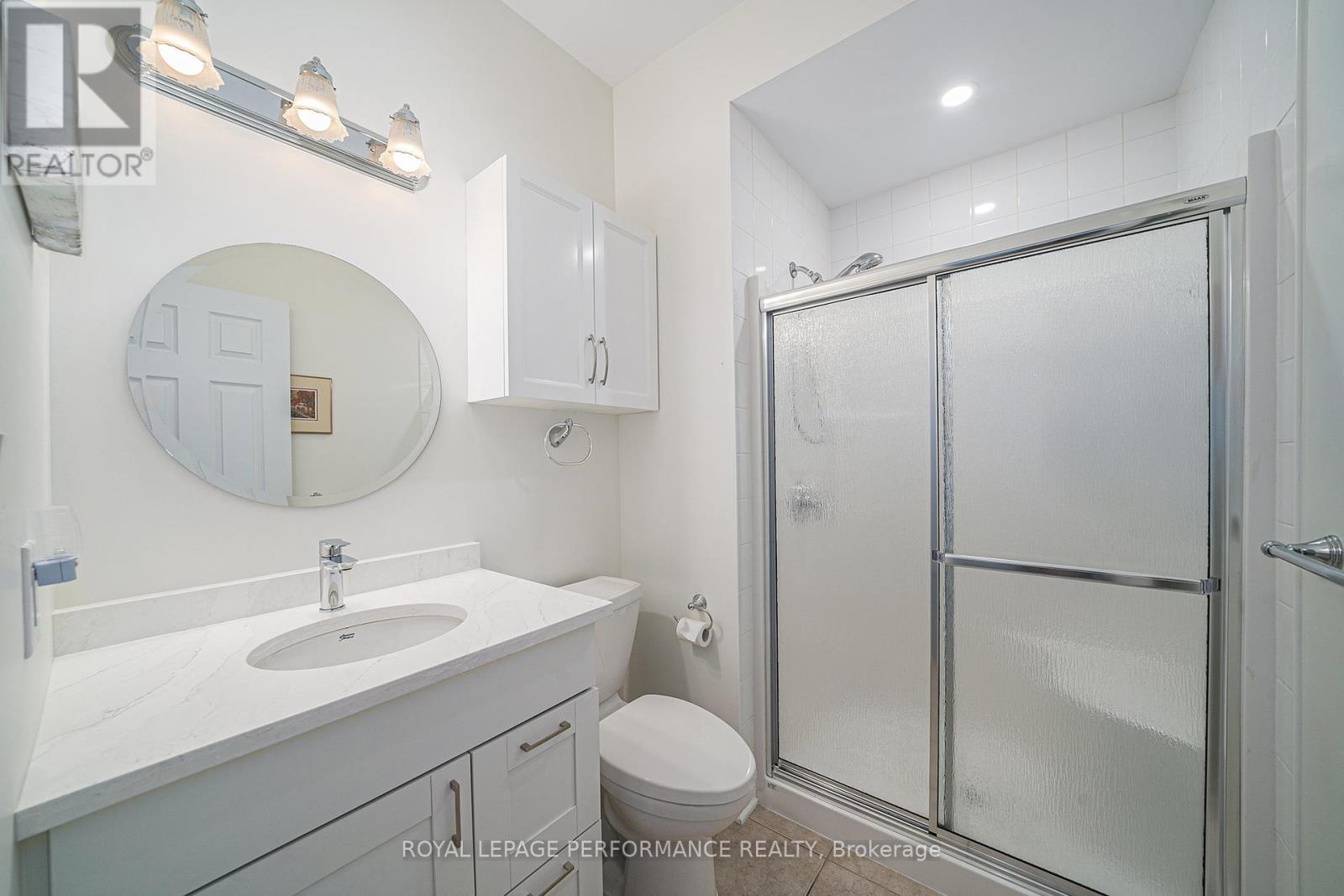 650 Country Trail Private