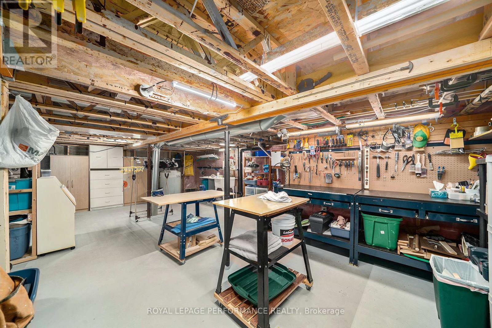 650 Country Trail Private