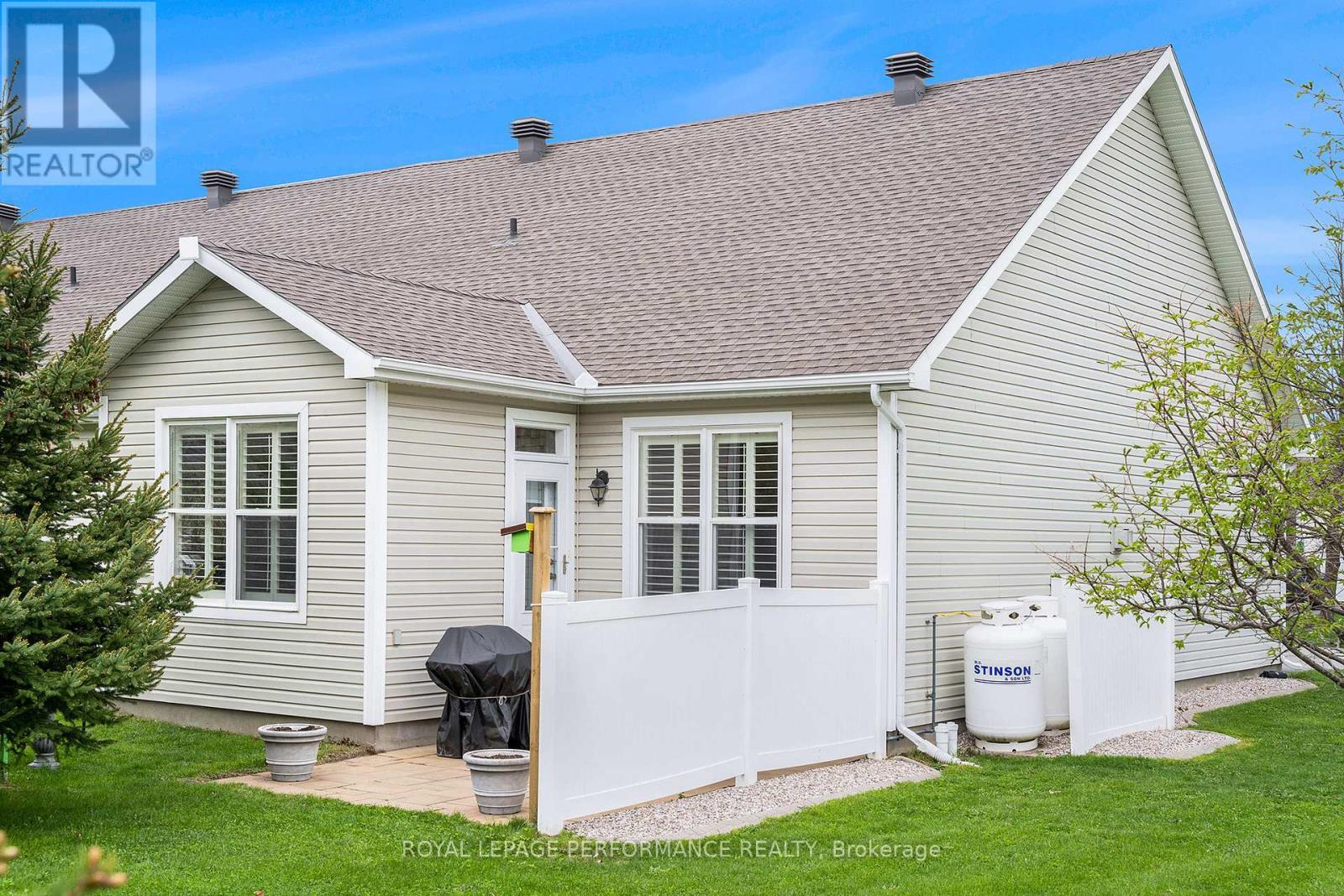 650 Country Trail Private