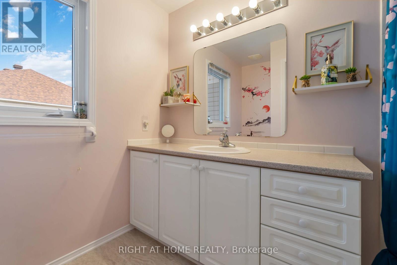 333 Hillsboro Private