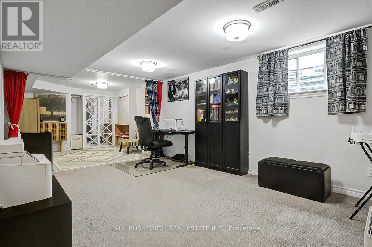 552 Silverbell Crescent