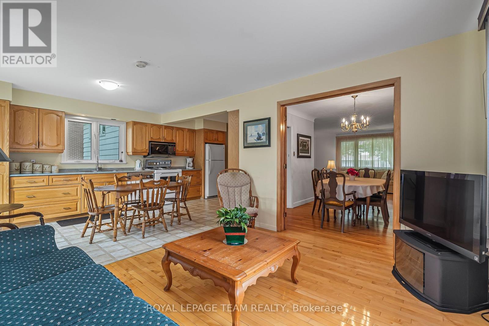 1166 Castle Hill Crescent