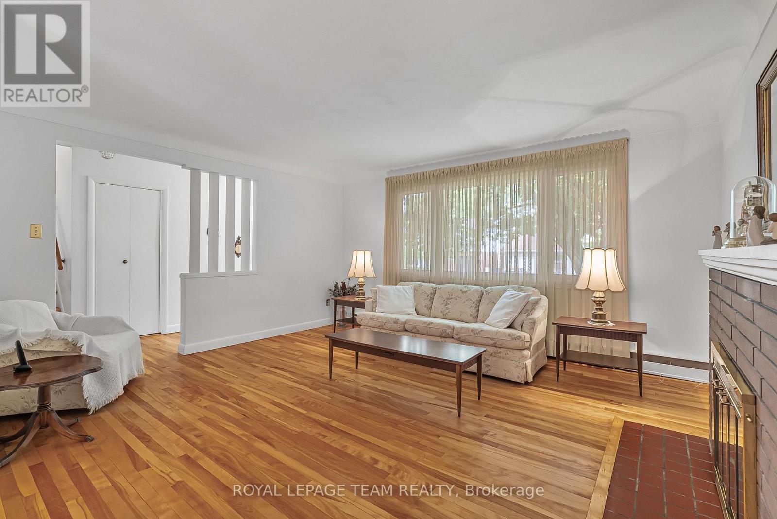 1166 Castle Hill Crescent