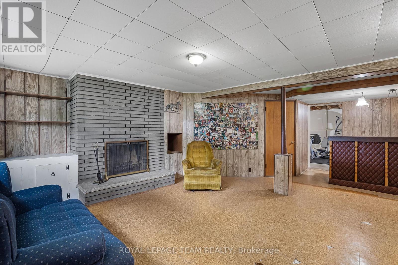 1166 Castle Hill Crescent