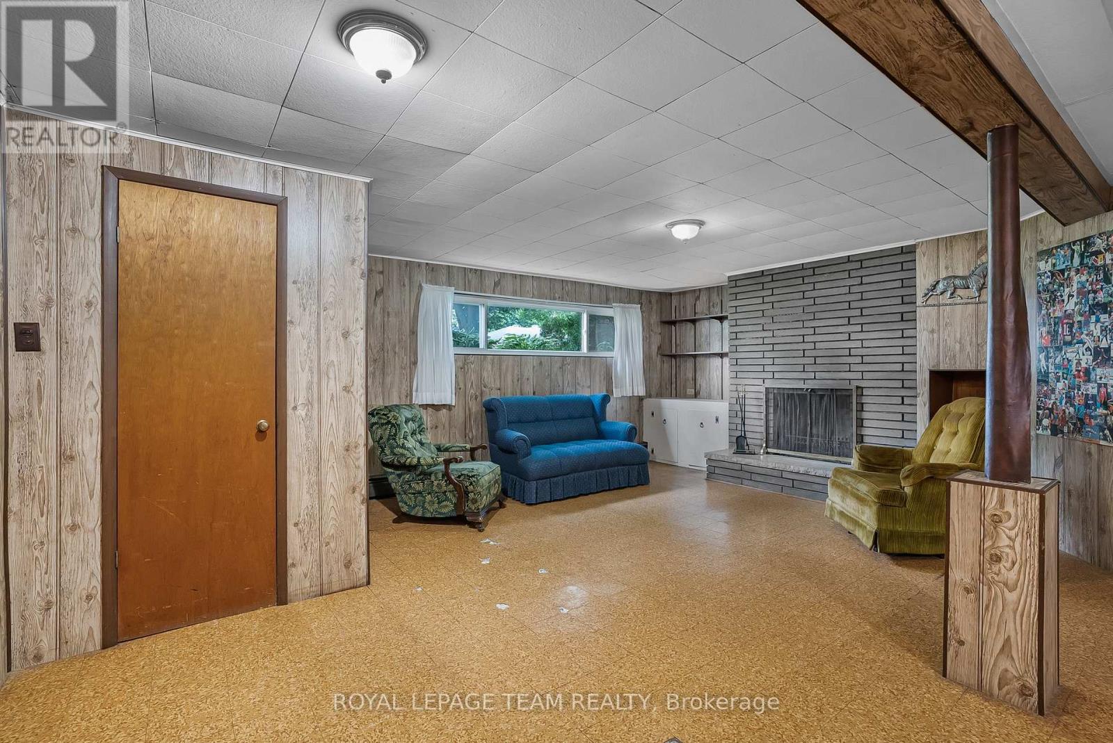 1166 Castle Hill Crescent