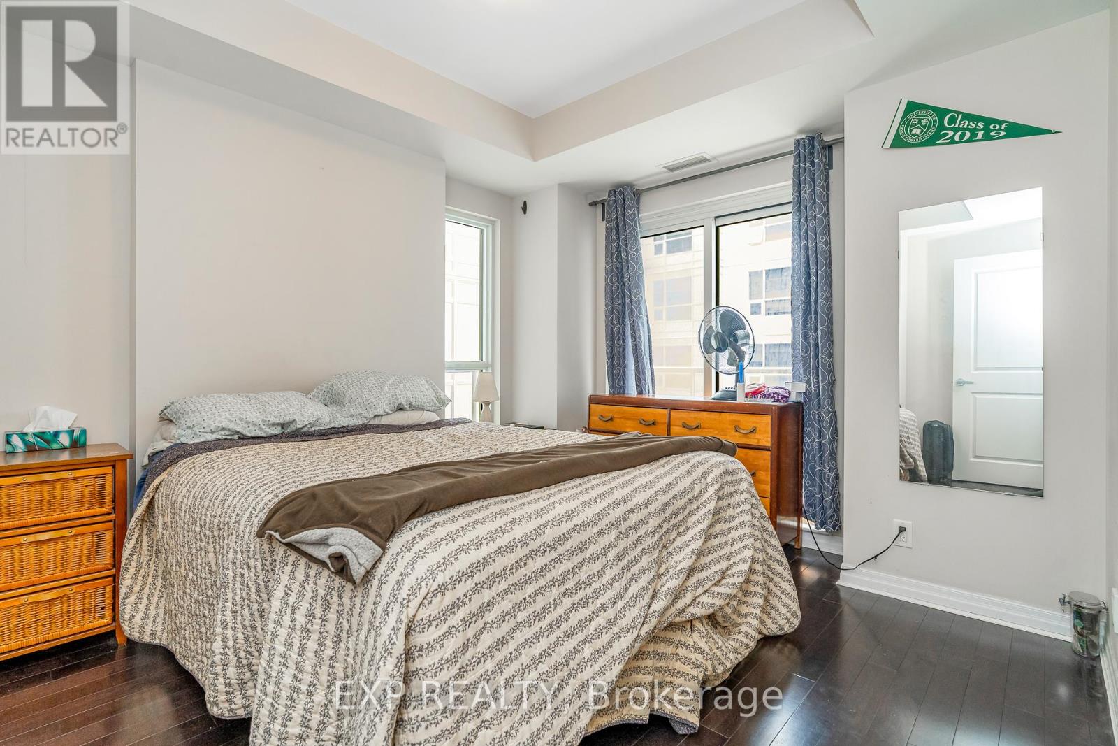 2606 - 242 Rideau Street