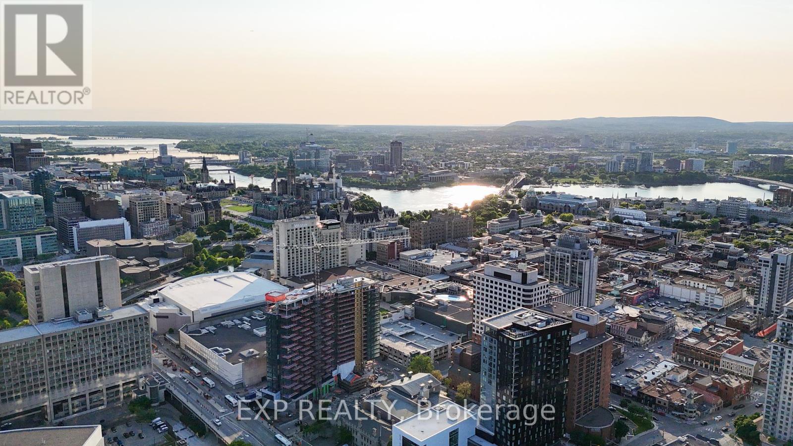 2606 - 242 Rideau Street