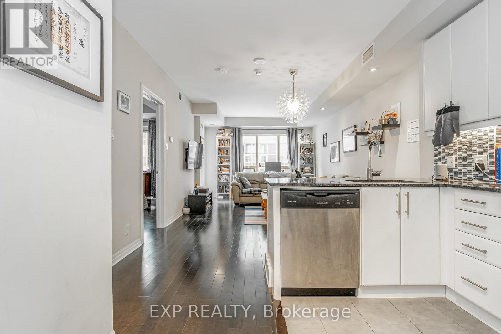 2606 - 242 Rideau Street