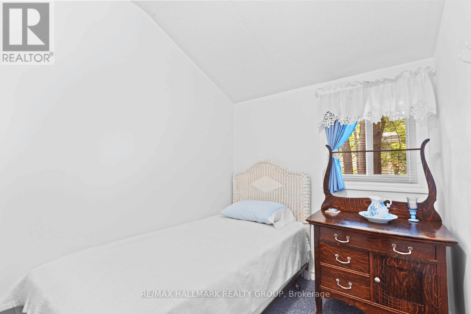 118 Hall Shore Road